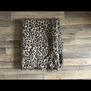 Wilfred leopard blanket scarf